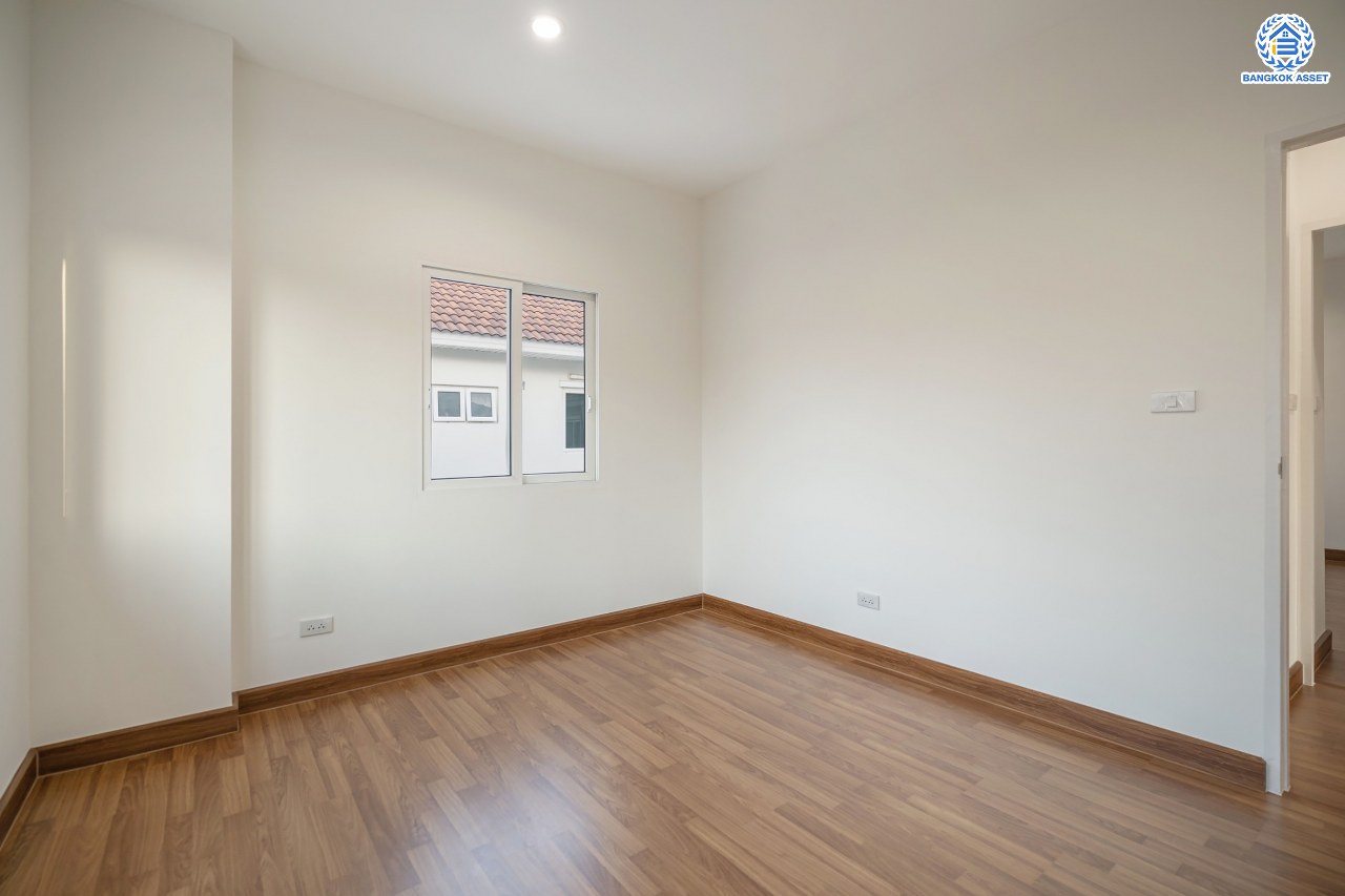 บ้านมือสองตกแต่งใหม่ โครงการ เพอร์เฟคเพลส1 ราชพฤกษ์ คุณภาพแบรนด์ Property Perfect เนื้อที่ 66.2 ตร.ว. ตอบโจทย์ทุกการอยู่อาศัย ฟังก์ชัน 3 ห้องนอน 3 ห้องน้ำ 2 ที่จอดรถ บนทำเลติดถนนราชพฤกษ์ ใกล้วงเวียนพระราม5 รถไฟฟ้าสายสีม่วง "สถานีบางรักน้อยท่าอิฐ" และจุดขึ้นทางด่วน "กาญจนาภิเษก"